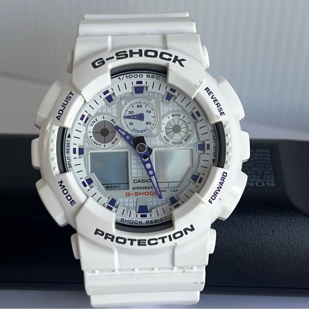 Casio G-SHOCK GA100A-7A ANALOG-DIGITAL Watch White Purple 5081 New battery.